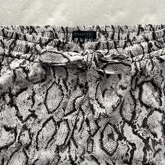 Snake print tie front pants - Picture 3 of 4